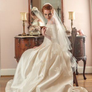 Lace applique 2 layer fingertip veil